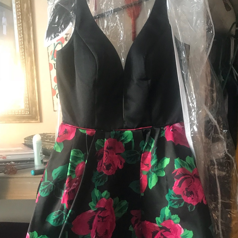 Sherri hill short formal dress with pockets